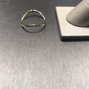 14kt 2mm curvy band yellow gold